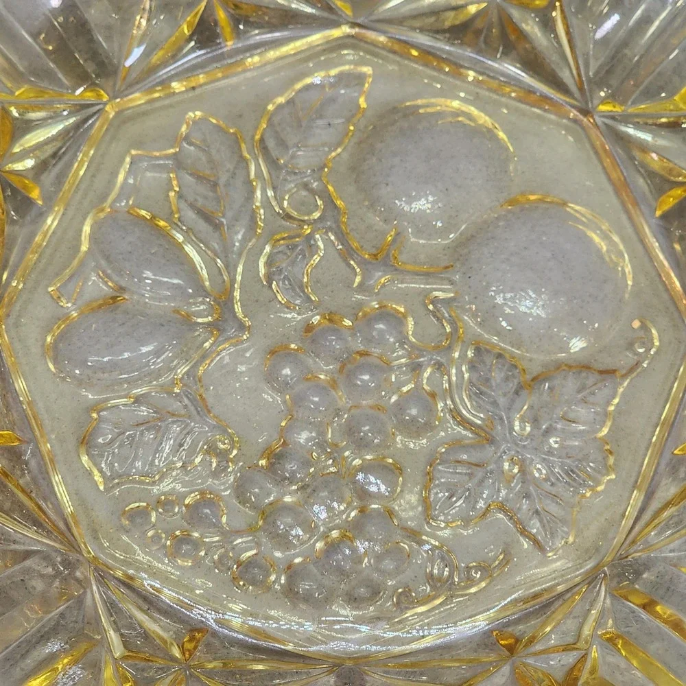 Vintage‎ Amber Glass Fruit Bowl Scalloped Starburst Embossed Grapes Yellow 9.5in